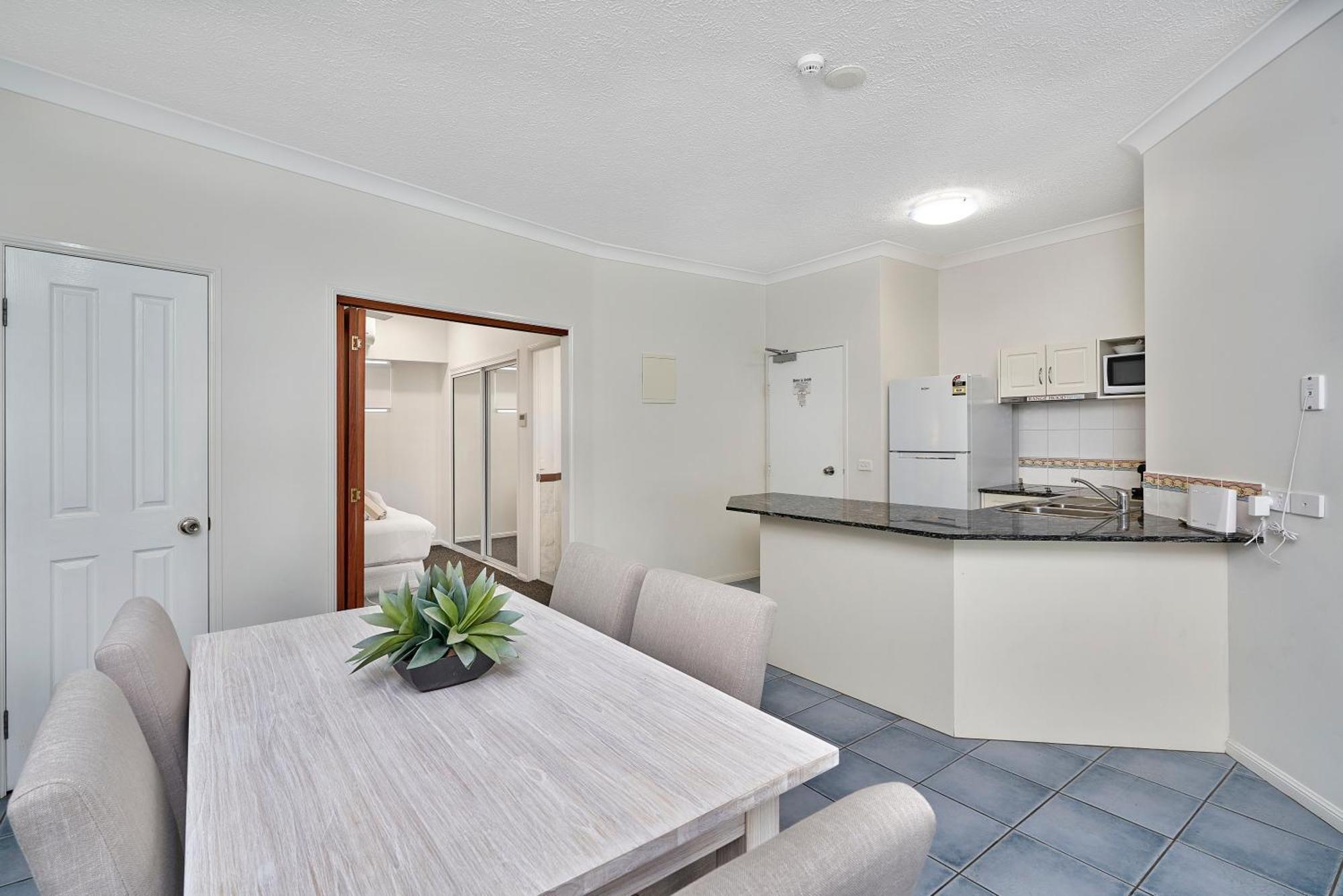 Alassio Apartments With Direct Pool Access 棕榈湾 客房 照片